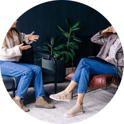 image générative d'une session de thérapie pour un poste en recrutement d'intervenant-e psychosocial-e